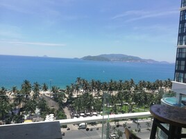 Bar junto a la piscina