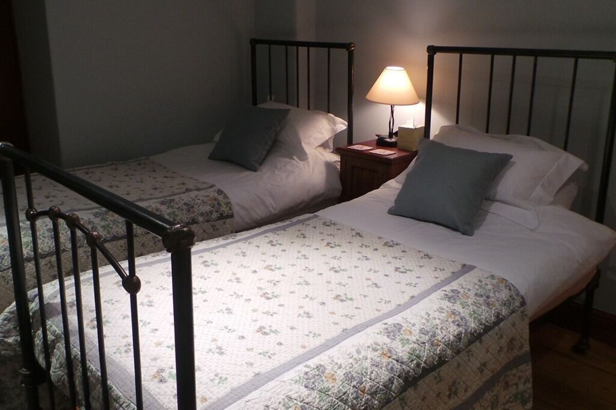 Twin Room, 2 Single Beds, Ensuite