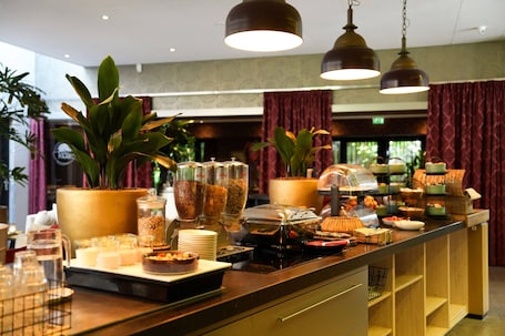 Desayuno buffet (EUR 17.50 por persona)