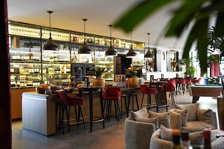 Daily buffet breakfast for a fee. Hotel Het Witte Paard