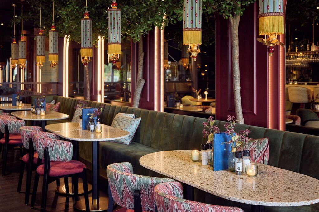 S'hi serveixen esmorzars, dinars, sopars i plats de cuina local 