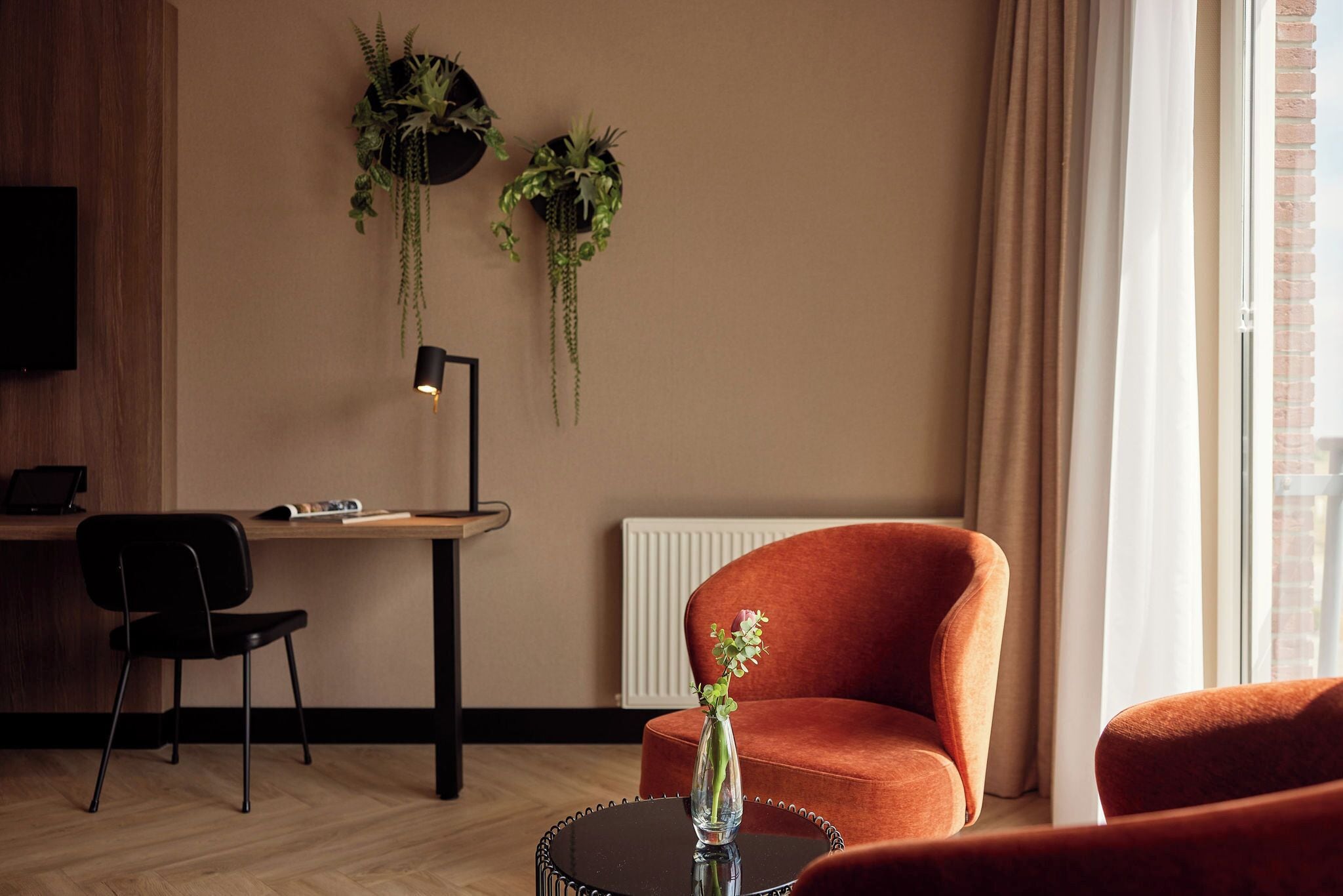 Twin kamer | Een minibar, een bureau, verduisterende gordijnen, gratis wifi