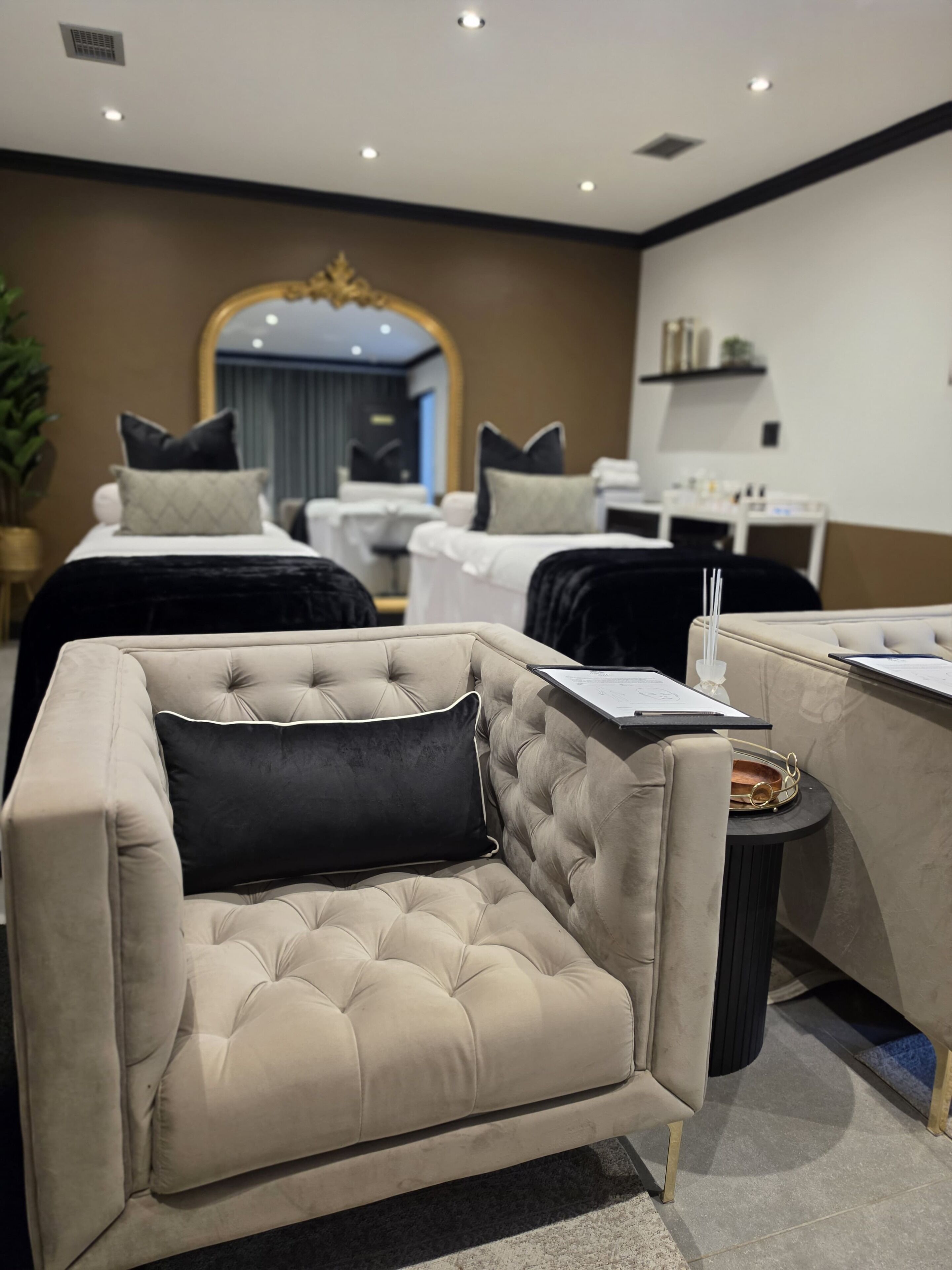 Sauna, hot tub, steam room, body treatments, aromatherapy