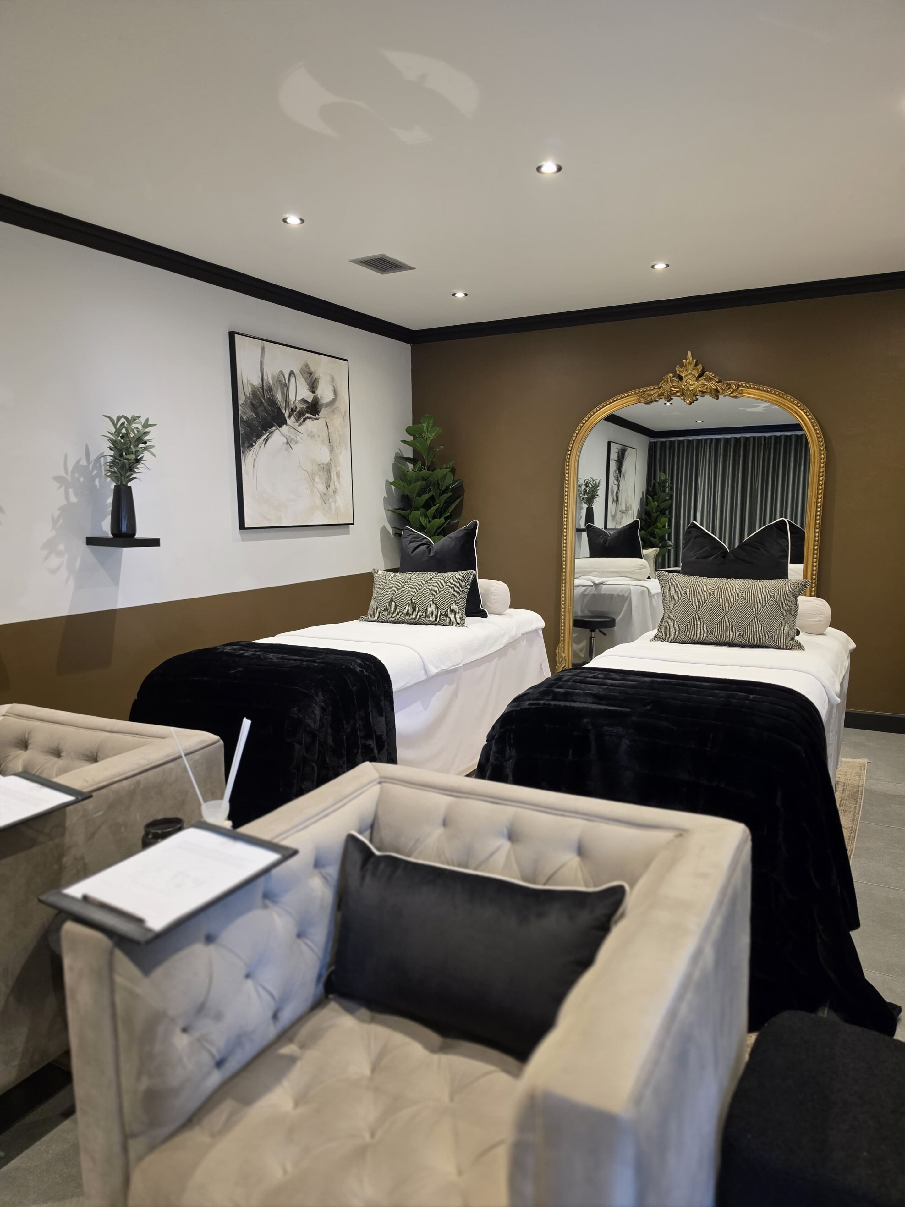 Een sauna, een bubbelbad, een stoombad, lichaamsbehandelingen