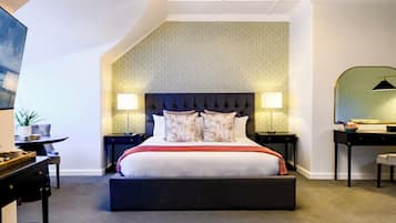 Deluxe kamer | Lakens van Egyptisch katoen, luxe beddengoed, een minibar