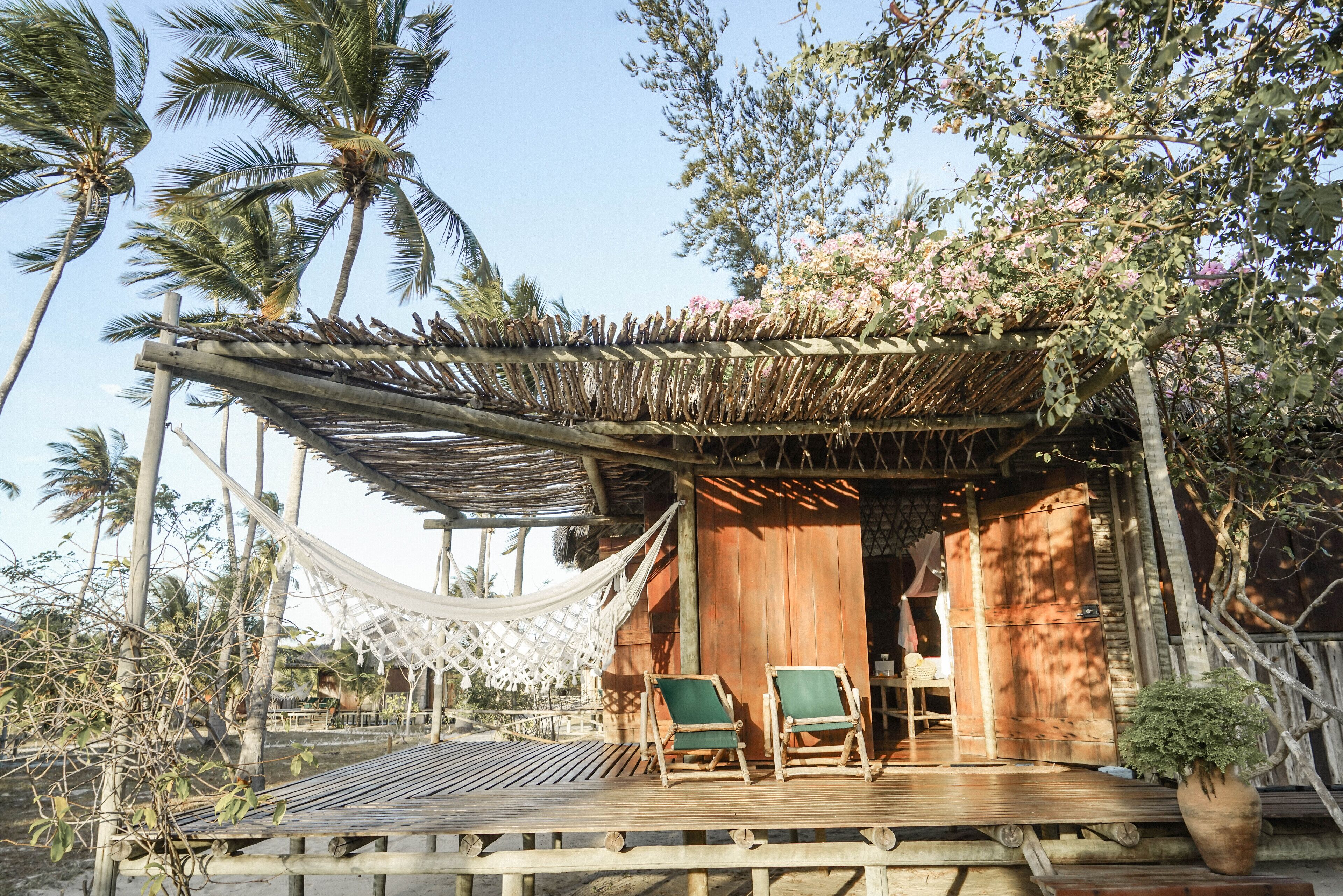 Coconut Bungalow | Minibar, in-room safe, desk, laptop workspace