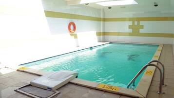 Outdoor pool, open 10 AM to 6 PM, pool loungers