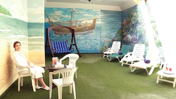 Outdoor pool, open 10 AM to 6 PM, pool loungers