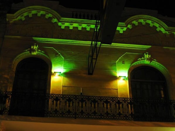 Exterior detail - Llanura Hostel (Rosario)