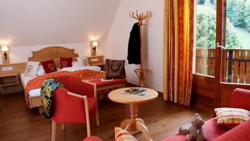 Desk, blackout drapes, free WiFi, bed sheets