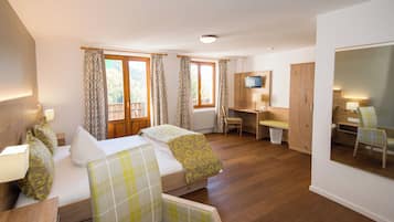 Familie driepersoonskamer | Een bureau, verduisterende gordijnen, gratis wifi, beddengoed