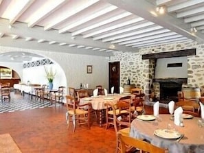 Lunch and dinner served, Regional cuisine