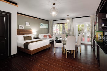 Accessible Studio Queen | Premium bedding, pillowtop beds, in-room safe, desk at Tradewinds Apartment Hotel