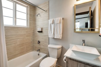 Designer toiletries, hair dryer, towels at Tradewinds Apartment Hotel