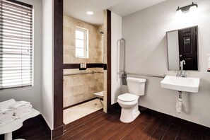 Accessible Studio Queen | Bathroom