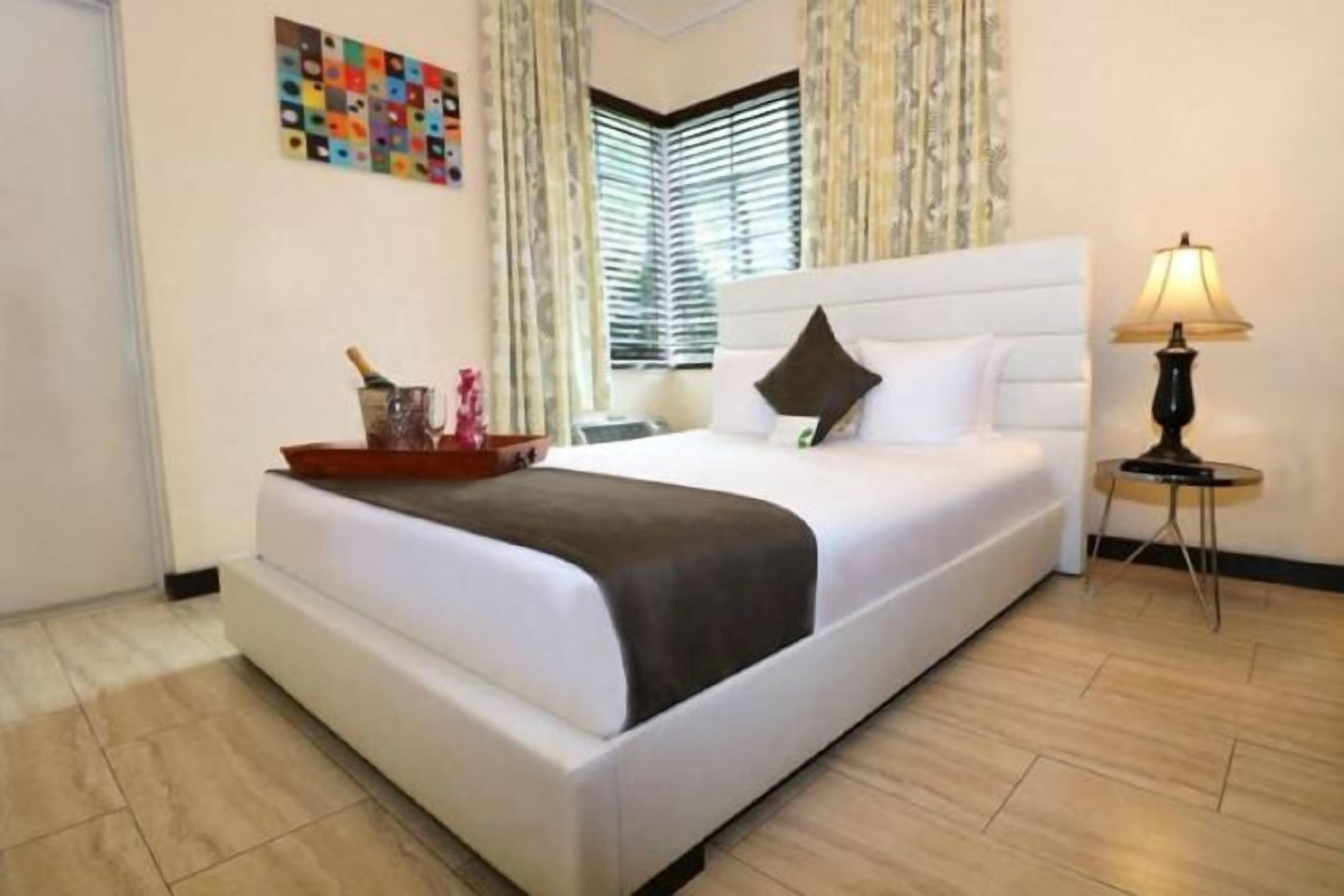 Premium bedding, pillowtop beds, in-room safe, desk