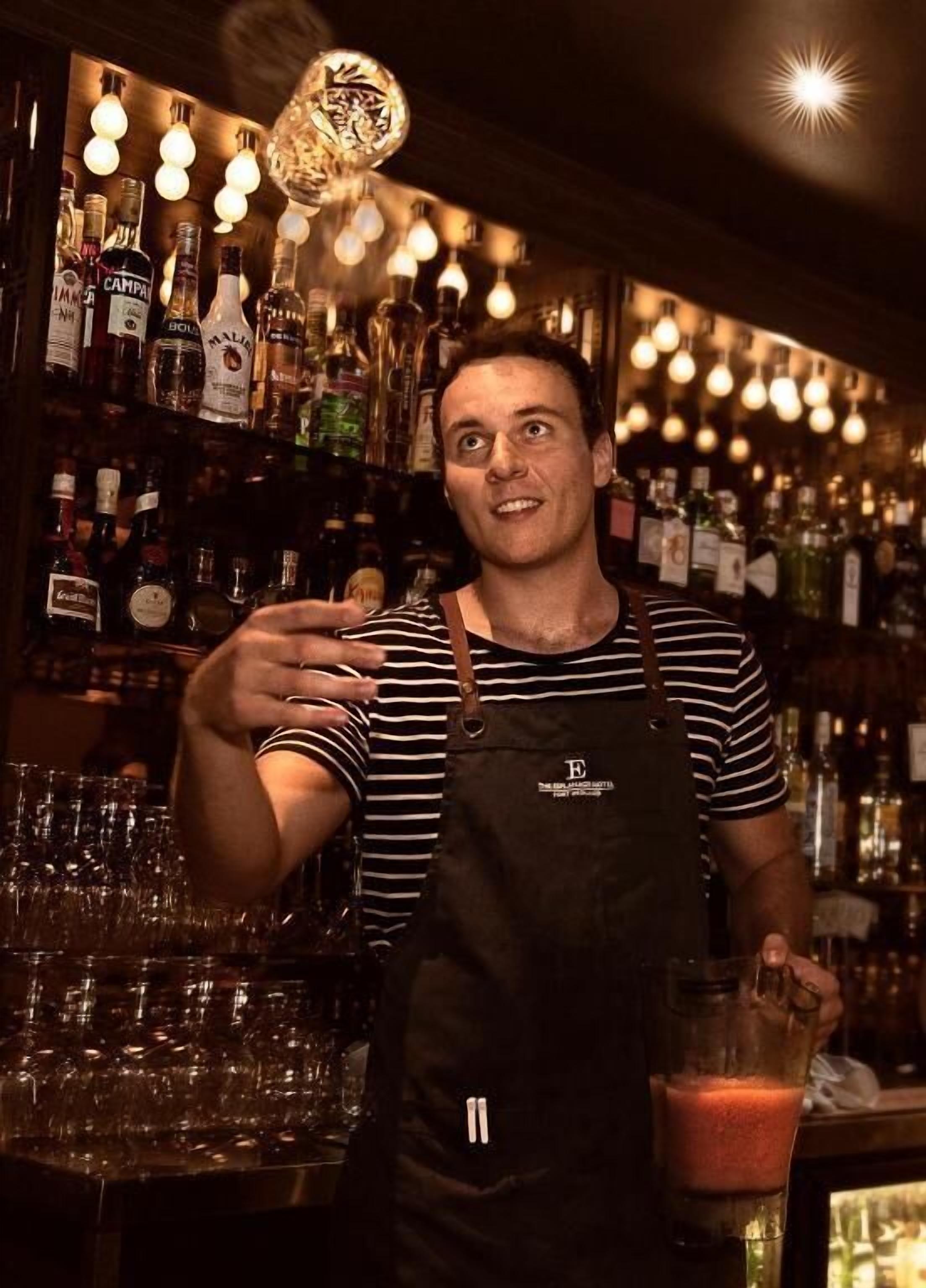 Cocktail bar