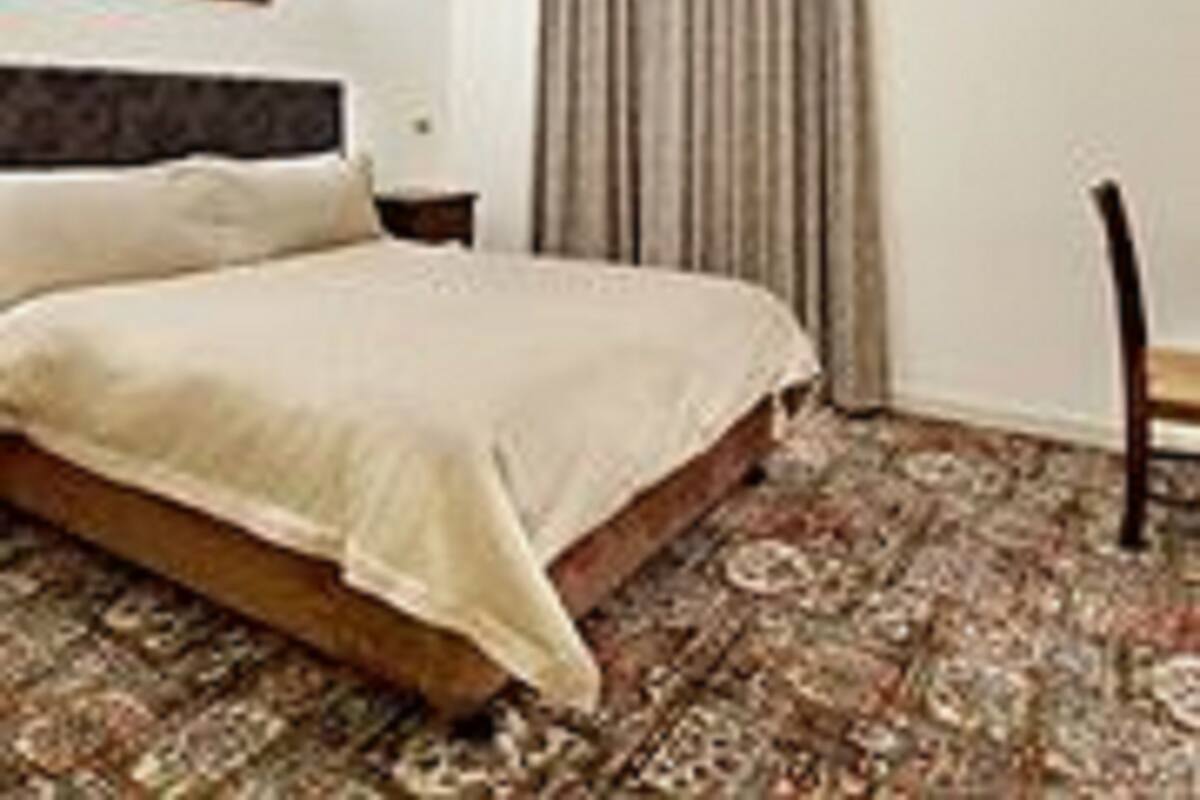 Habitación superior, 1 cama Queen size | 1 habitación, ropa de cama de alta calidad y minibar