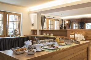 Café da manhã com buffet grátis