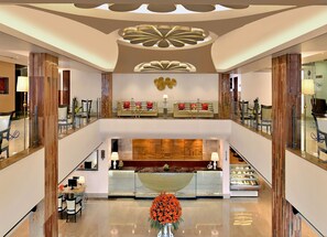 Lobby - Taurus Sarovar Portico (New Delhi)