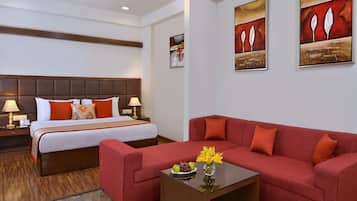 Executive Double Room, 1 King Bed | Premium bedding, memory-foam beds, minibar, in-room safe