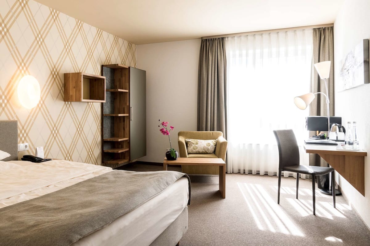 In-room safe, individually decorated, desk, laptop workspace