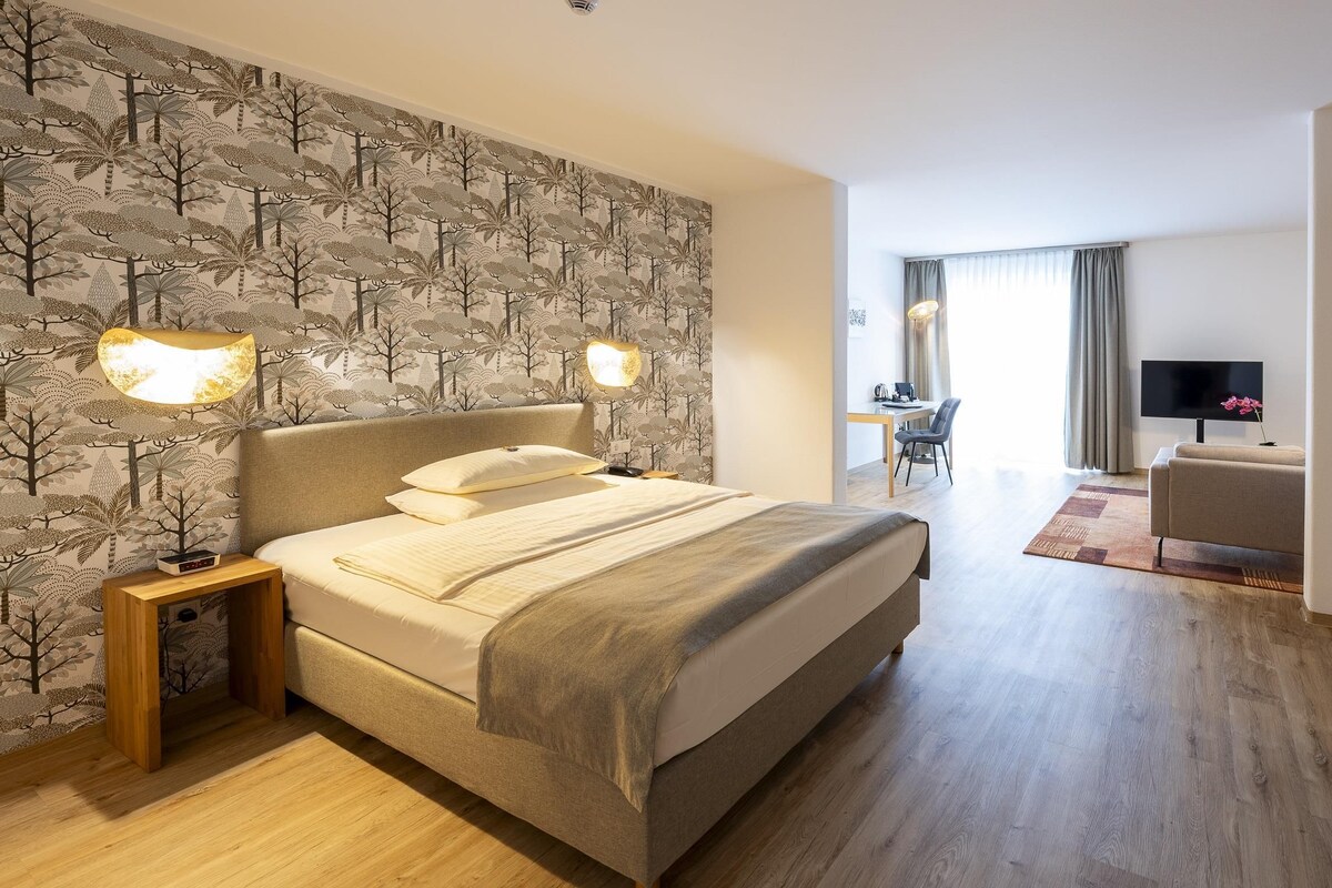 Suite, 1 Queen Bed | In-room safe, desk, laptop workspace, blackout drapes