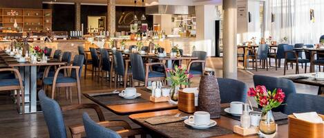 Déjeuner et dîner servis sur place, spécialités Cuisine coréenne