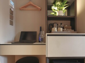 Deluxe kamer, 1 queensize bed | Luxe beddengoed, een minibar, een kluis op de kamer
