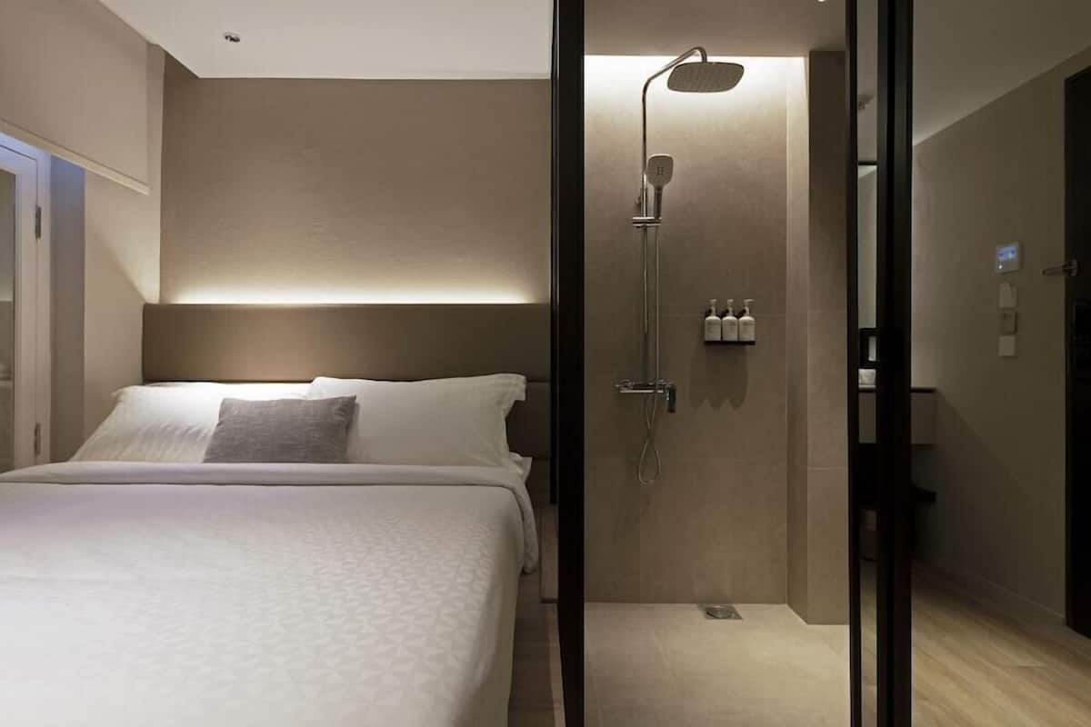 Premium bedding, minibar, in-room safe, blackout curtains