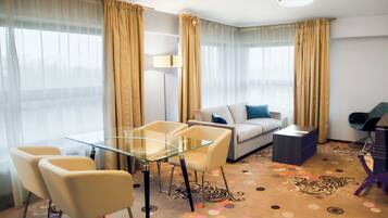 Superior Apartment | Hypo-allergenic bedding, minibar, in-room safe, desk