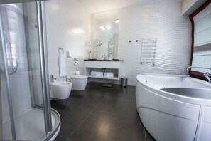 Ropa de cama hipoalergénica y minibar 