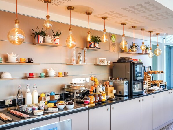 Petit déjeuner buffet servi tous les jours en supplément