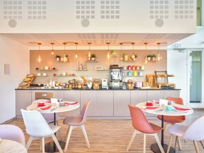 Dagelijks ontbijtbuffet (EUR 17 per persoon)