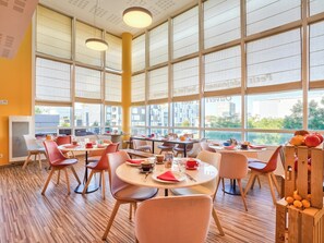 Daily buffet breakfast (EUR 17 per person) - Séjours & Affaires Paris Vitry (Vitry-sur-Seine)