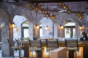 3 bares, bar junto a la piscina y bar en la playa