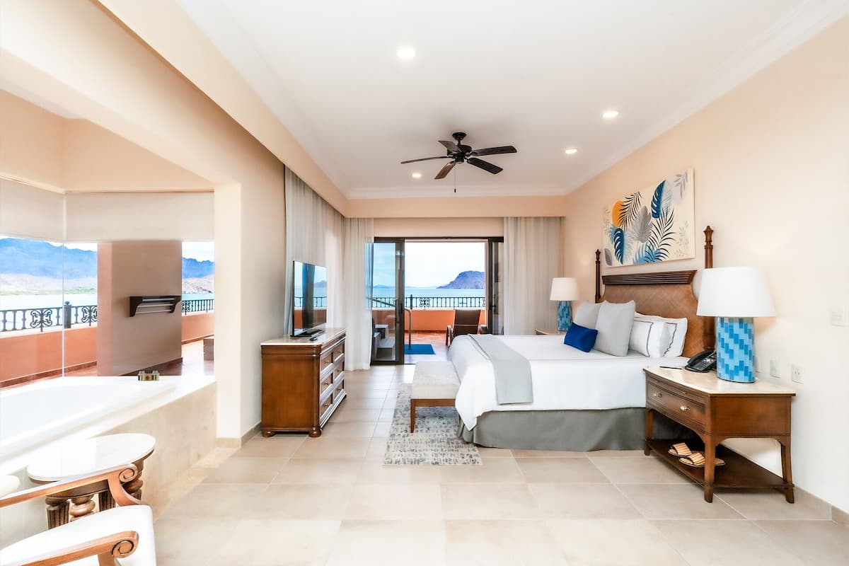 Two Bedroom Penthouse Oceanfront | Premium bedding, down comforters, in-room safe, desk