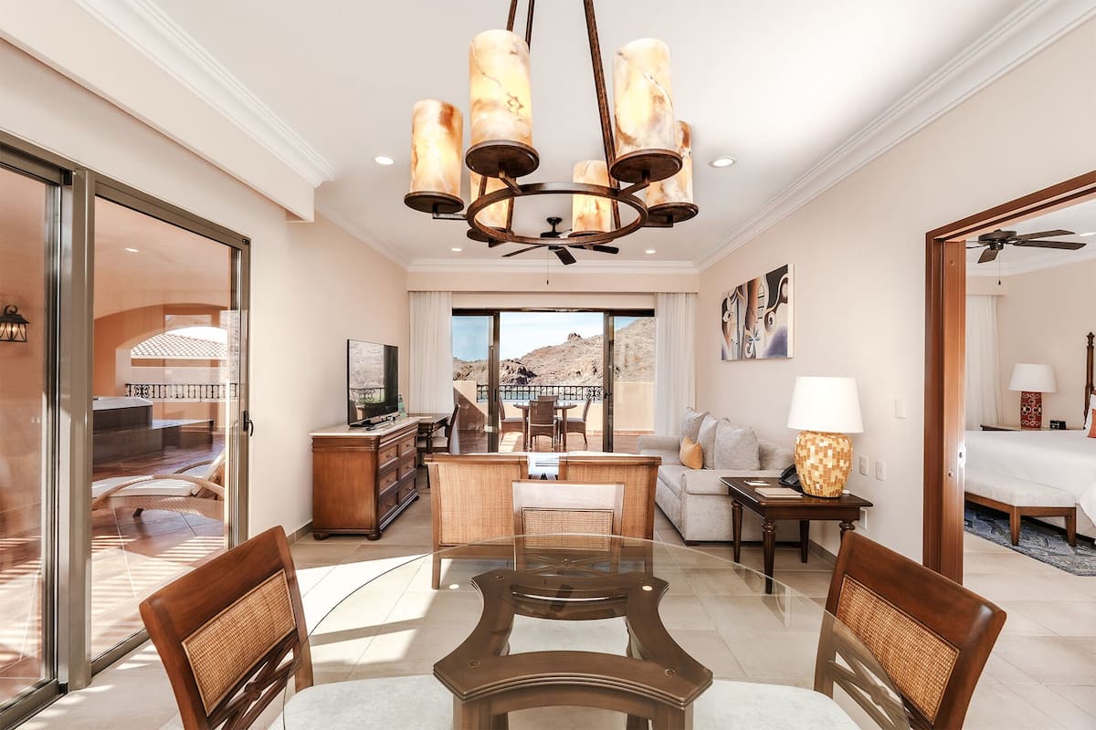 One Bedroom Penthouse | Premium bedding, down comforters, in-room safe, desk