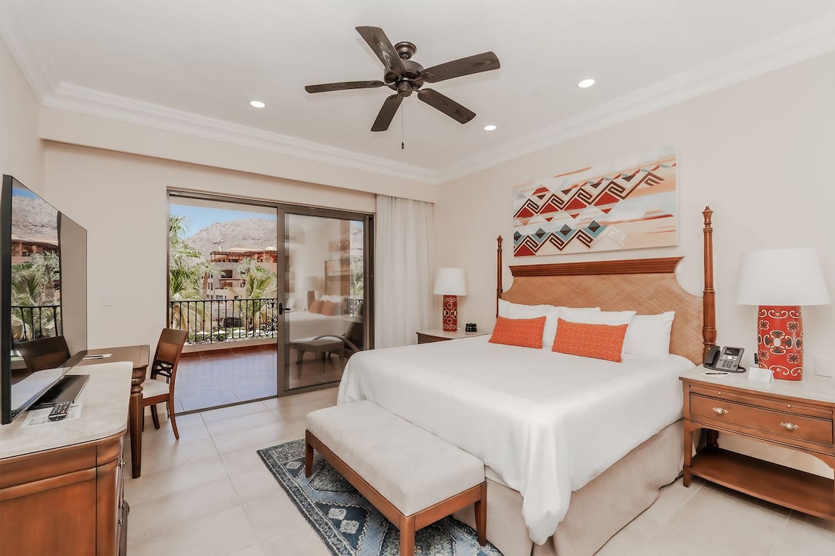 Premium bedding, down comforters, in-room safe, desk