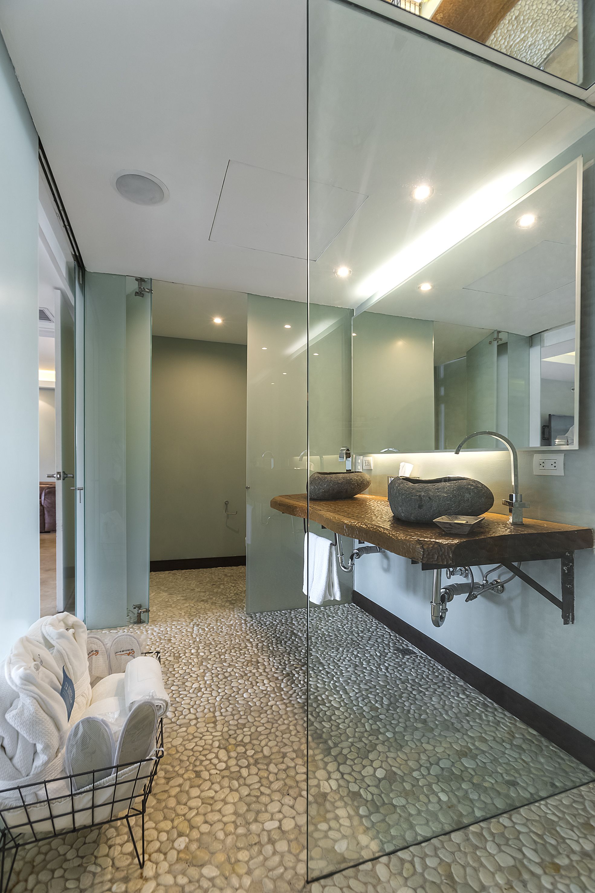 exclusive room | bathroom | free toiletries, hair dryer, bathrobes, slippers