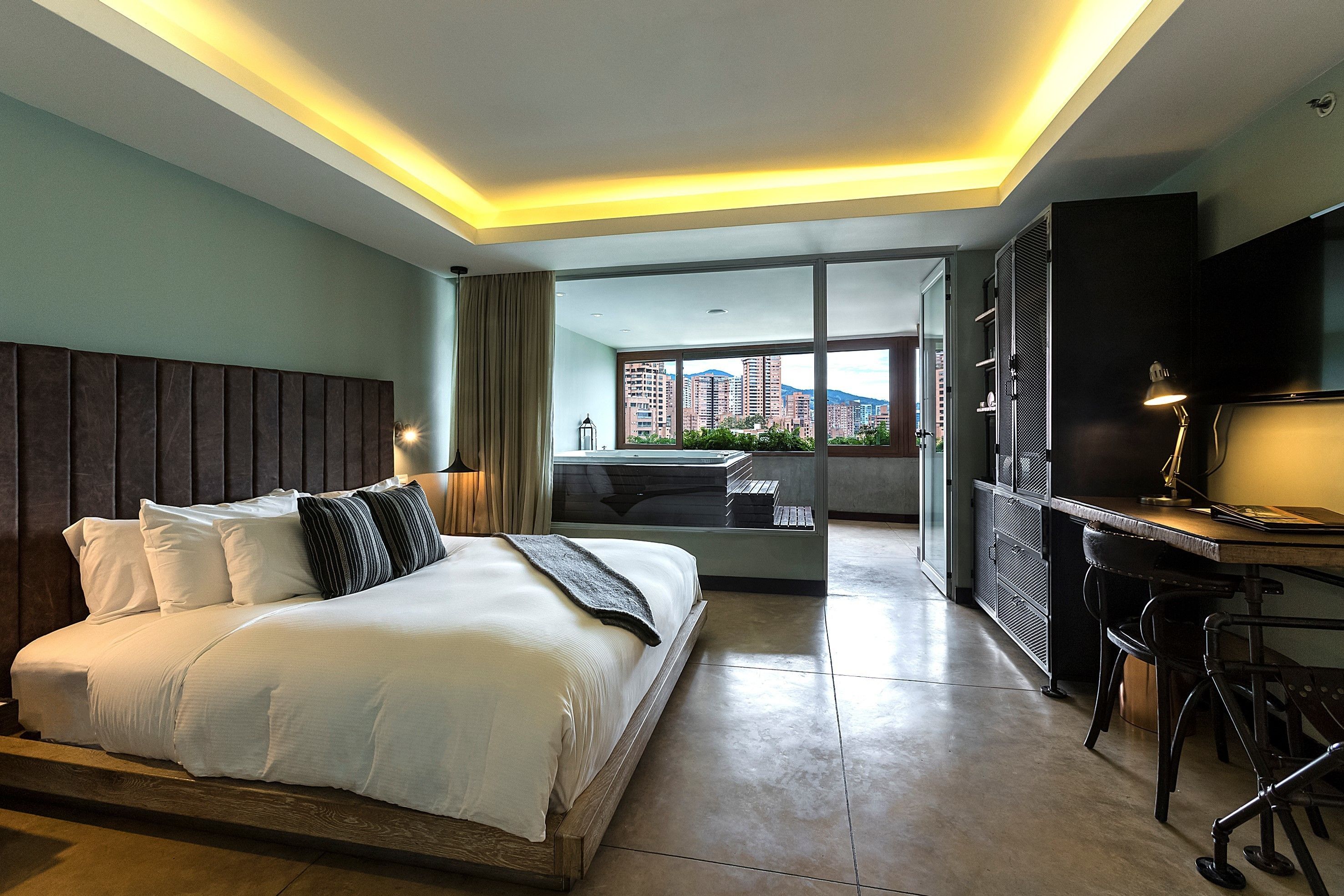 Habitación exclusiva | Ropa de cama de alta calidad, edredón y minibar 