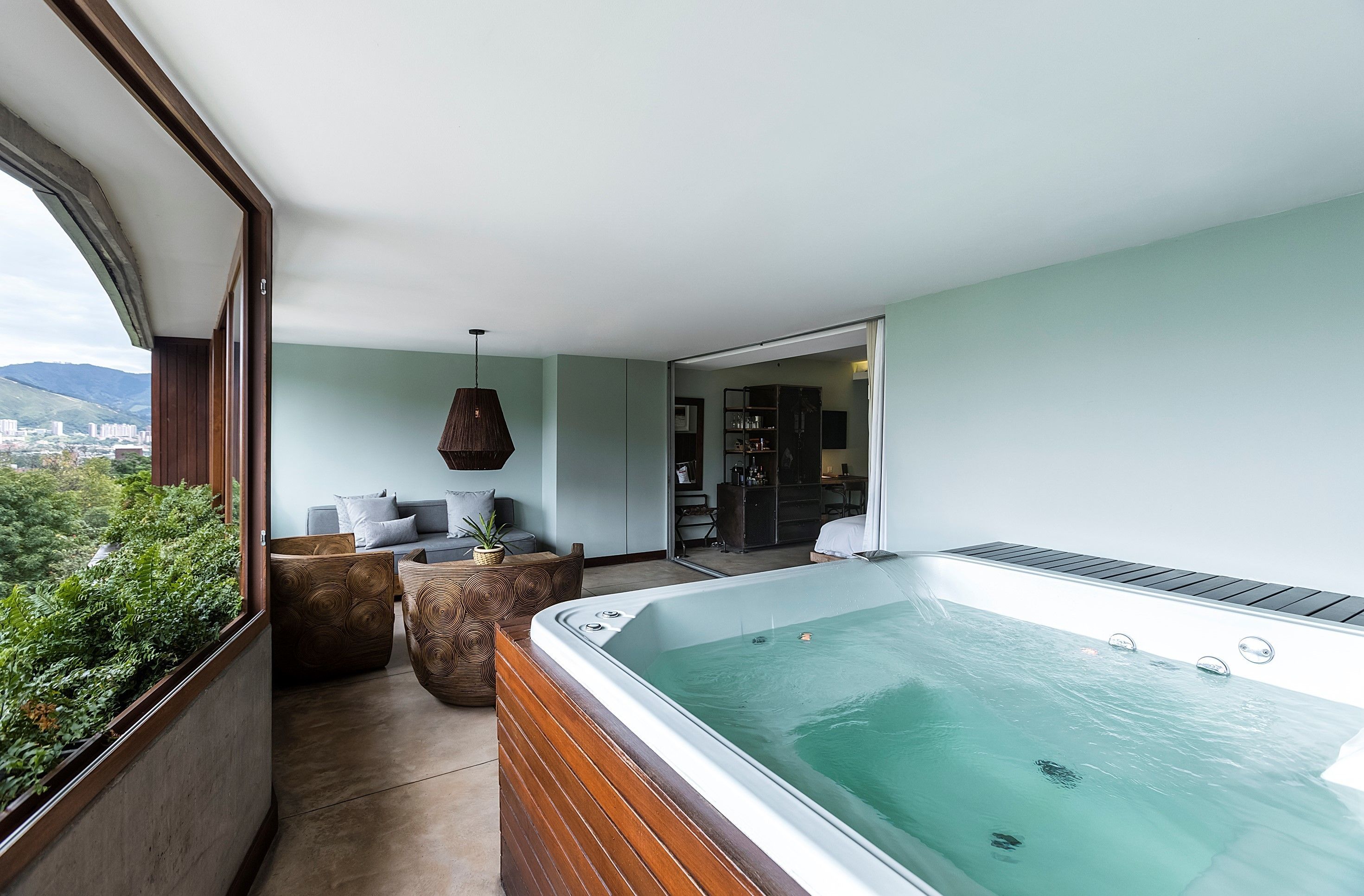 Suite, 1 cama de matrimonio grande, bañera de hidromasaje | Bañera de hidromasaje privada