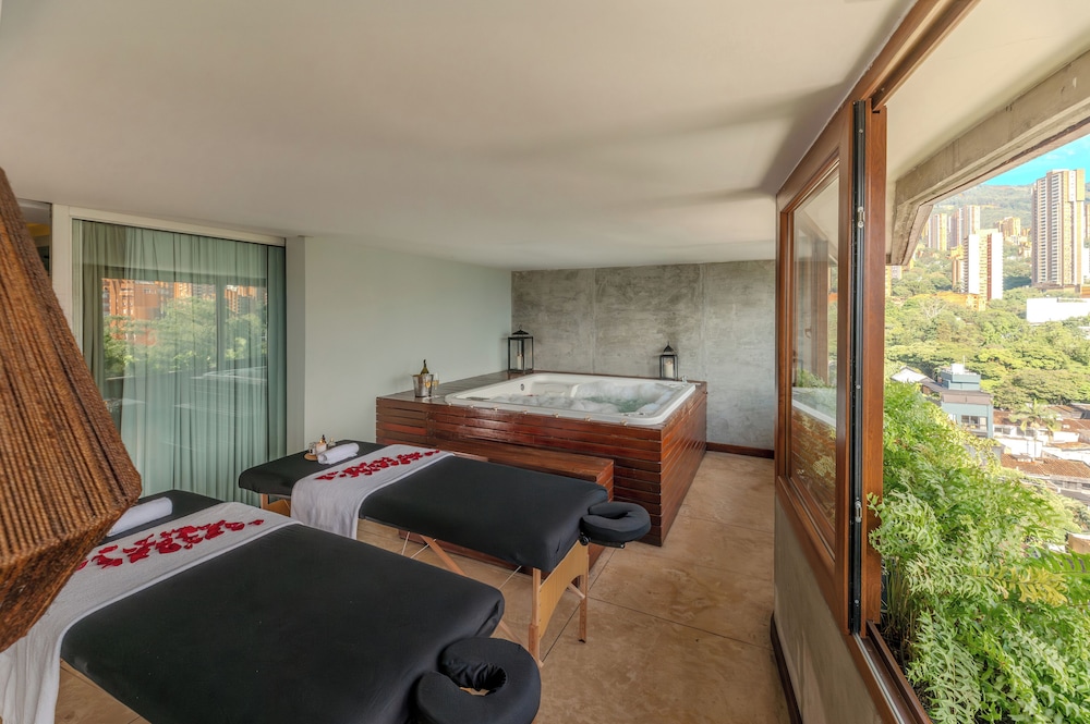 The Charlee Hotel by null