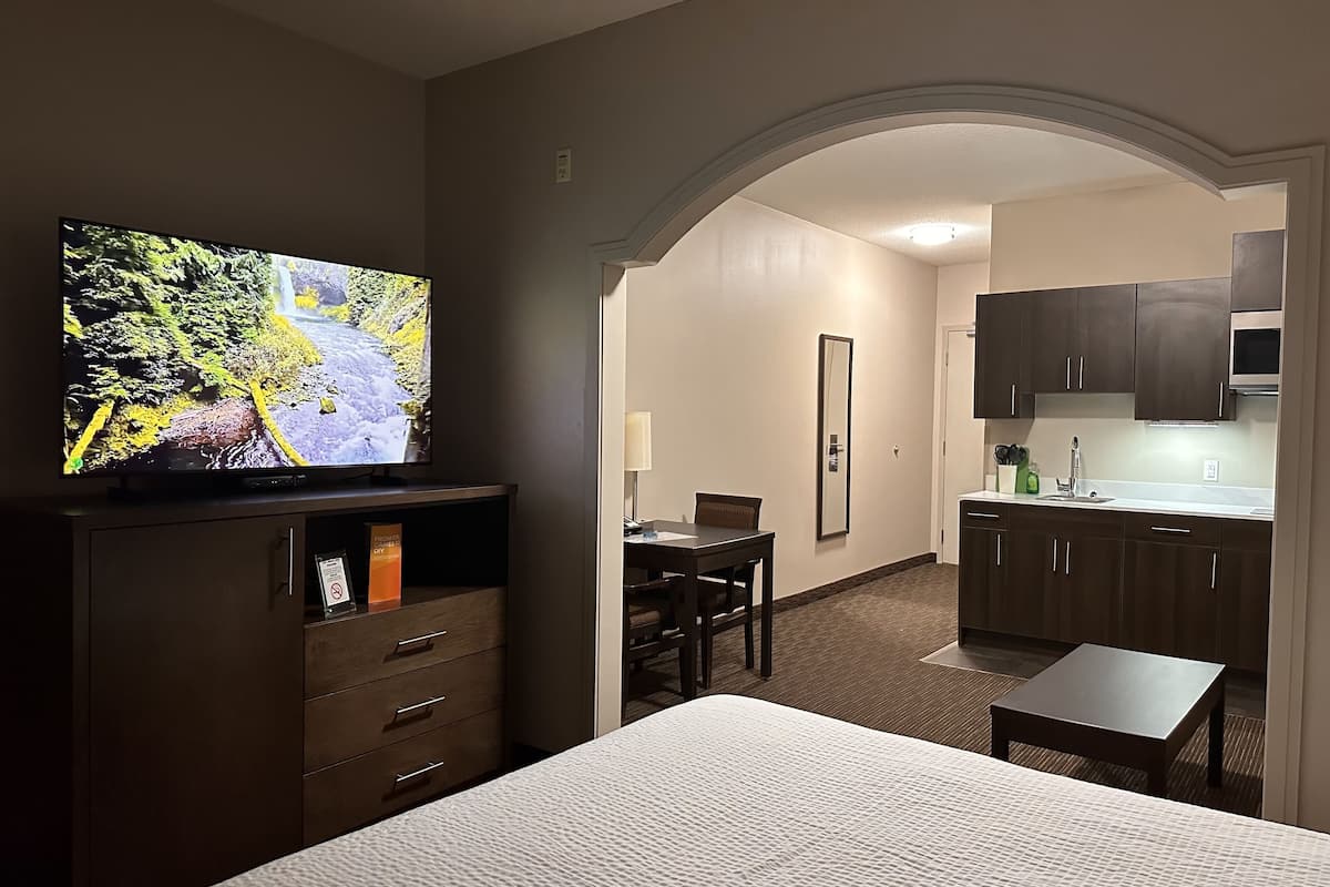 premium bedding, down duvets, pillow-top beds, blackout curtains