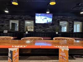 Se sirven cenas y happy hour