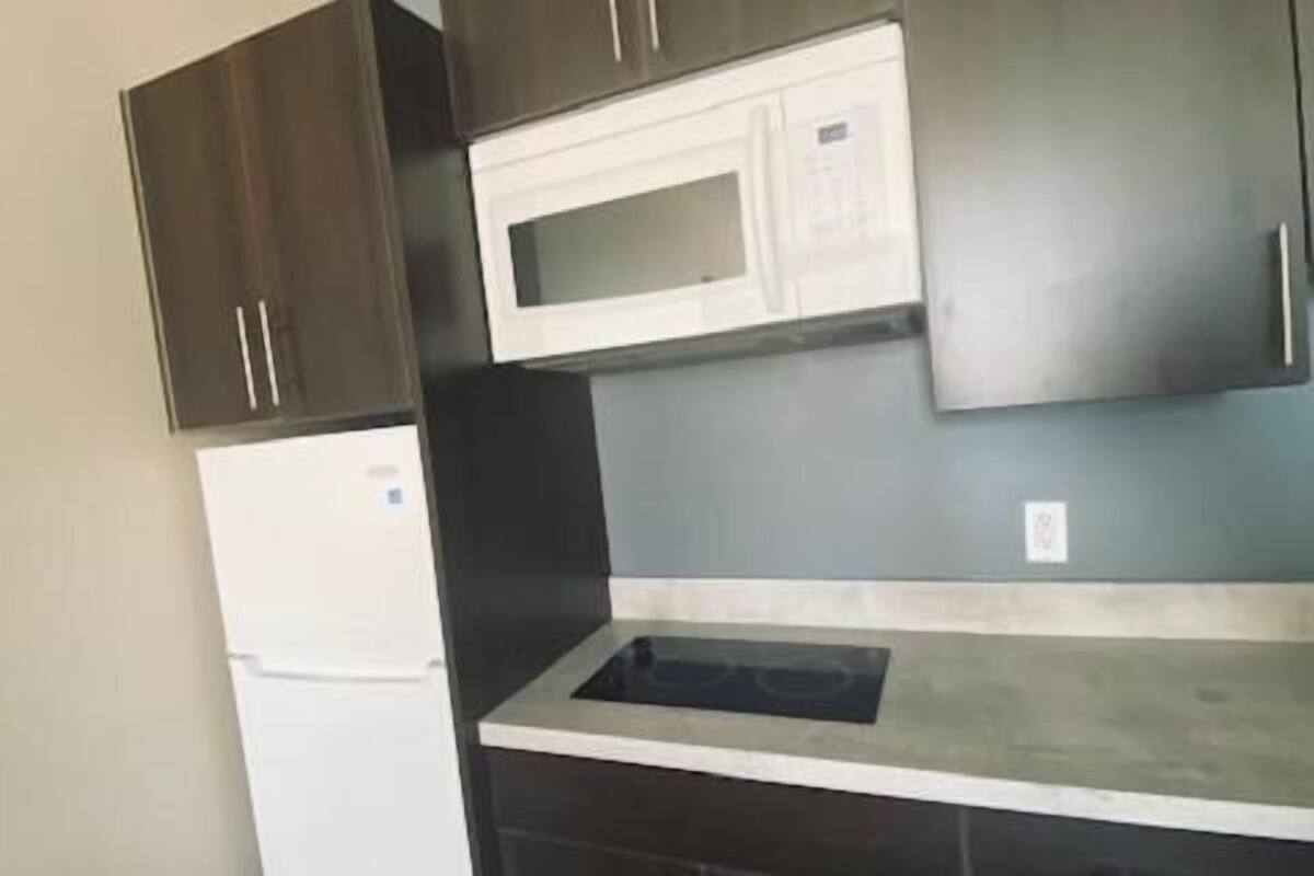 fridge, microwave, coffee/tea maker