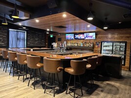 Se sirven cenas y happy hour