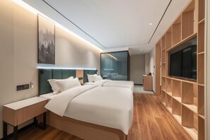 Escritorio, cortinas blackout y camas plegables/adicionales 