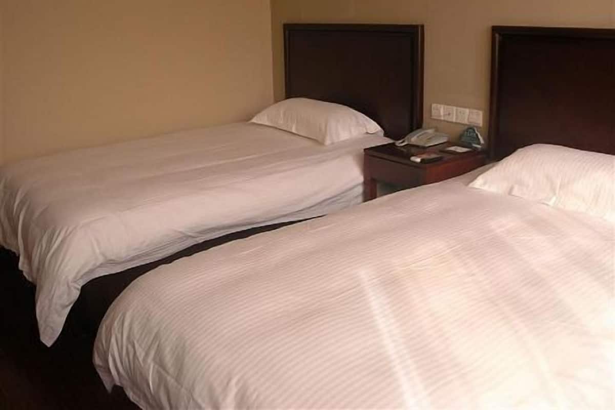 Twin Room | Desk, blackout drapes, iron/ironing board (on request), WiFi (free)