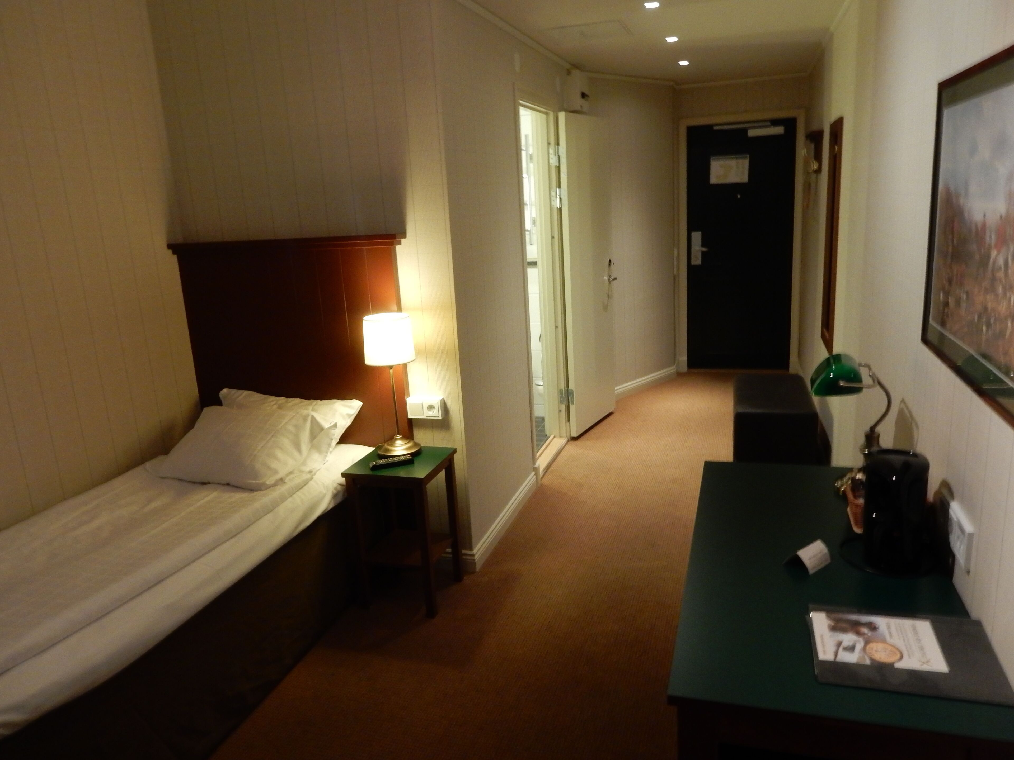 standard single room | in-room safe, desk, laptop workspace, blackout curtains